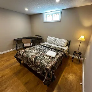 Budget In Kitchener- Near Town Centre- Food, Shopping, Transit K3 Kitchener