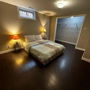 Deluxe Close To Restaurants, Plaza, Shopping, Gym & Colleges K1 Kitchener